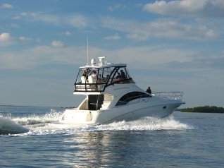 9832-a-motorboat-on-the-ocean-pv
